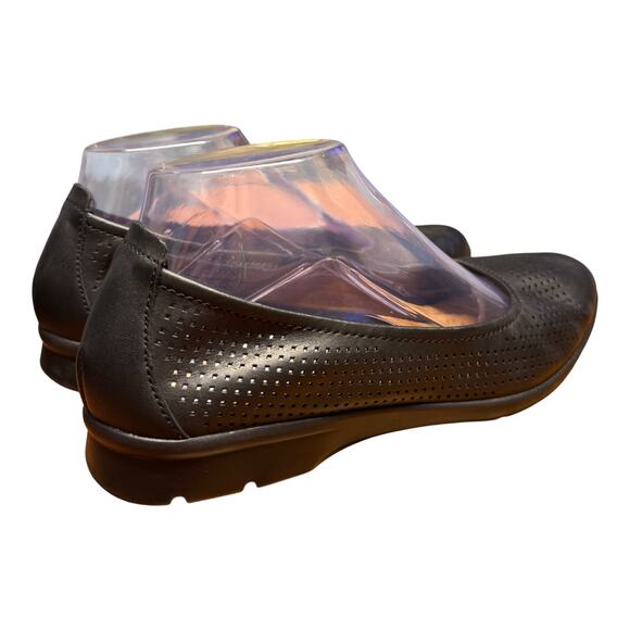CLARKS Jenette Ease Perforated Women's 7.5 Black Leather Super Flex Ballet Flats - Picture 5 of 12